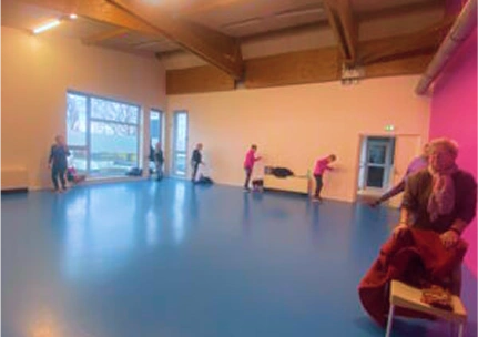 Adultes faisant Gym avec le secteur Adulte du Centre Social
