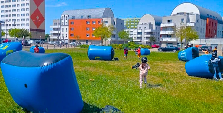 Représentation d'une activité en extérieur animé par le Secteur Enfance Jeunesse pour les Mercredi et Samedi
